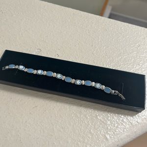 Technibond silver‎ and blue stone floral bracelet